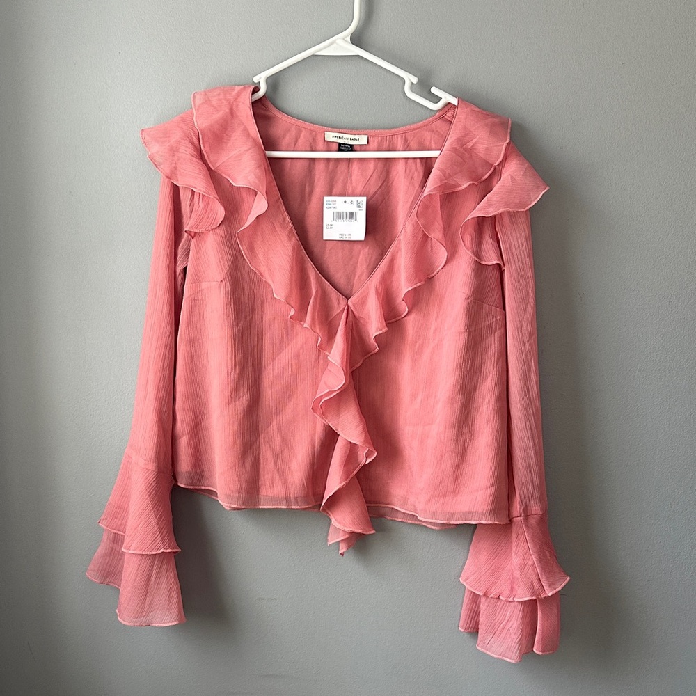 American Eagle NWT Soft Pink rose‎ V neck Ruffle cropped Blouse women’s medium